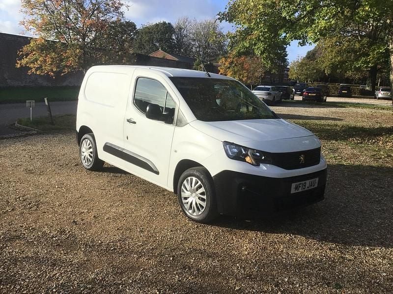 White Used 2019 Peugeot Partner MPV | £7,495 (Expensive) - Image 1/4