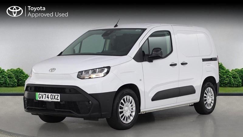 Used Toyota Proace City City 100 kW (136 HP) 2024 Icy white MPV