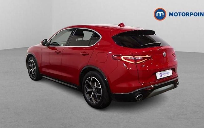 Used Alfa Romeo Stelvio Lusso 190 HP (139 kW) 2021 Red SUV