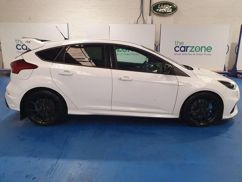 Używany Ford Focus RS 350 KM (257 kW) 2016 Biały Hatchback