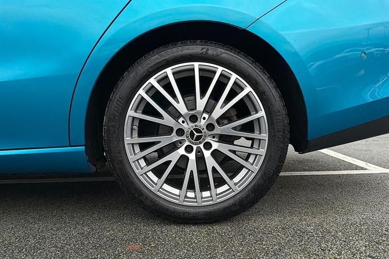 Used Mercedes CLA180 Executive 136 HP (100 kW) 2024 Hyper blue Sedan