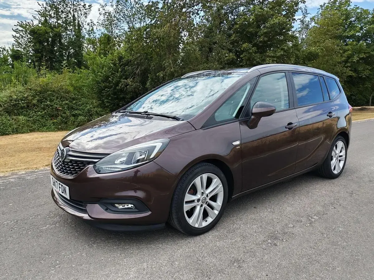 Used Vauxhall Zafira Tourer SRi 140 HP (102 kW) 2017 Brown MPV