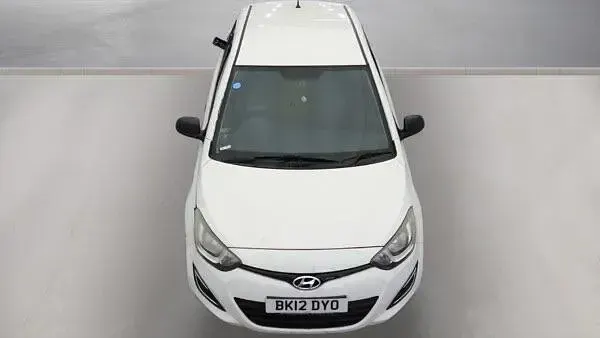 Used Hyundai i20 Classic 84 HP (61 kW) 2012 White Hatchback