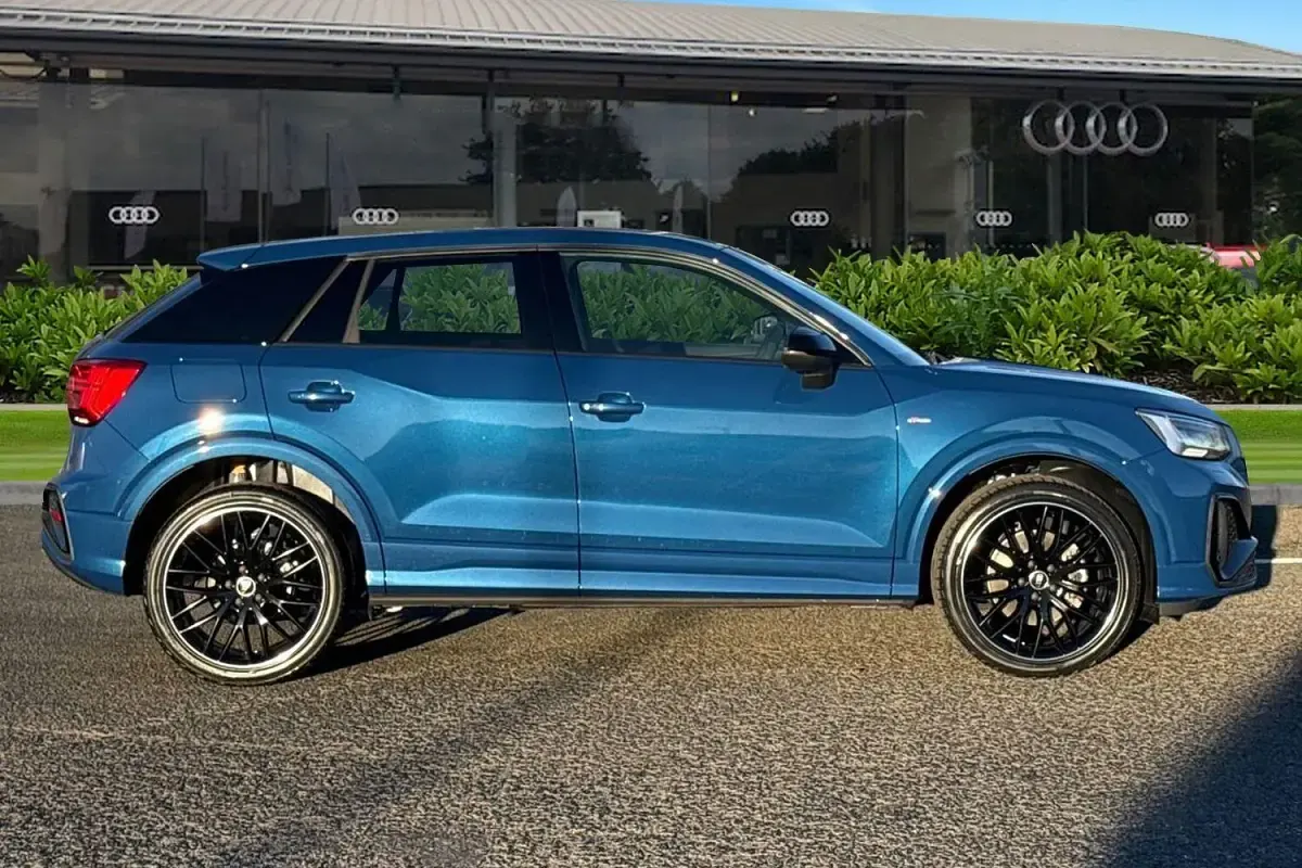 Ny Audi Q2 Black Edition 116 HK (85 kW) 2026 Blå SUV