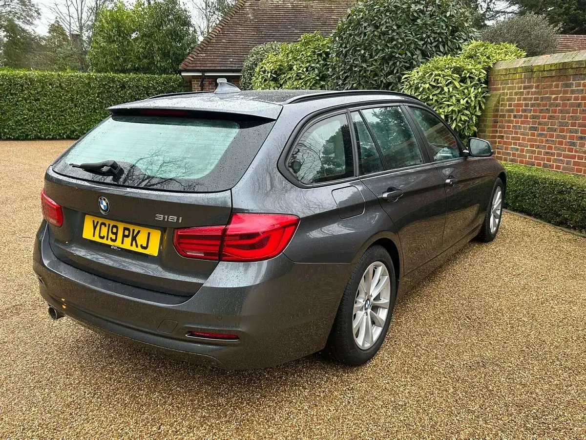 Used BMW 318 Luxury Line 136 HP (100 kW) 2019 Grey Estate