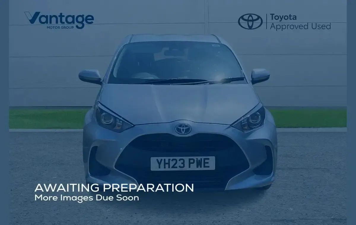 Used Toyota Yaris 113 HP (83 kW) 2023 Silver Hatchback