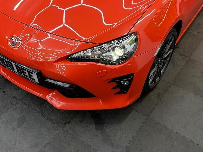Used Toyota GT86 Edition 200 HP (147 kW) 2017 Orange Coupe
