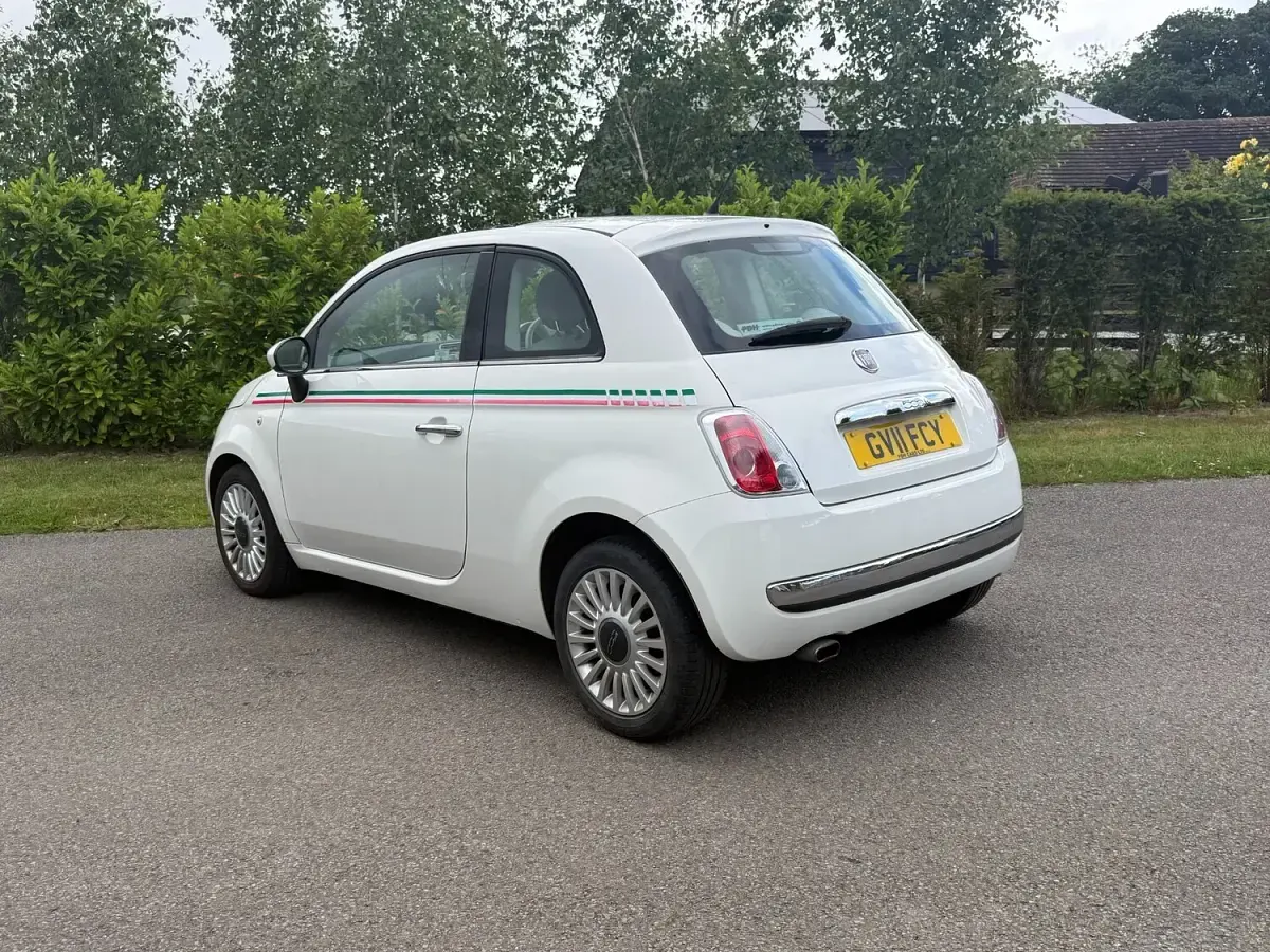 Used Fiat 500 Lounge 85 HP (62 kW) 2011 White Hatchback