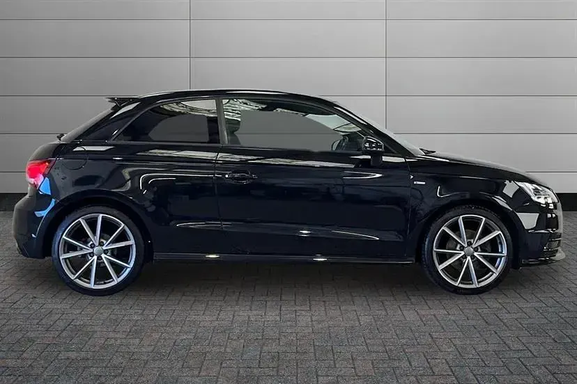 Usado Audi A1 Black Edition 150 HP (110 kW) 2017 Preto Citadino
