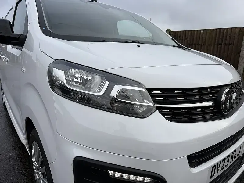 Used Vauxhall Vivaro 100 HP (73 kW) 2023 White MPV