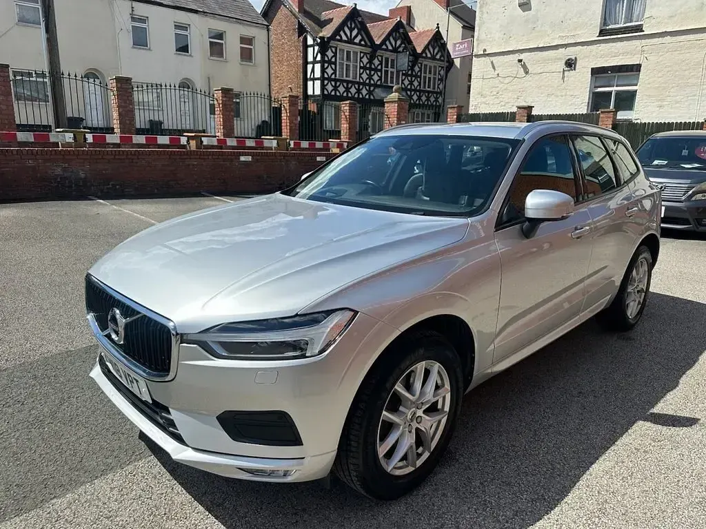 Used Volvo XC60 Momentum 190 HP (139 kW) 2018 Silver SUV