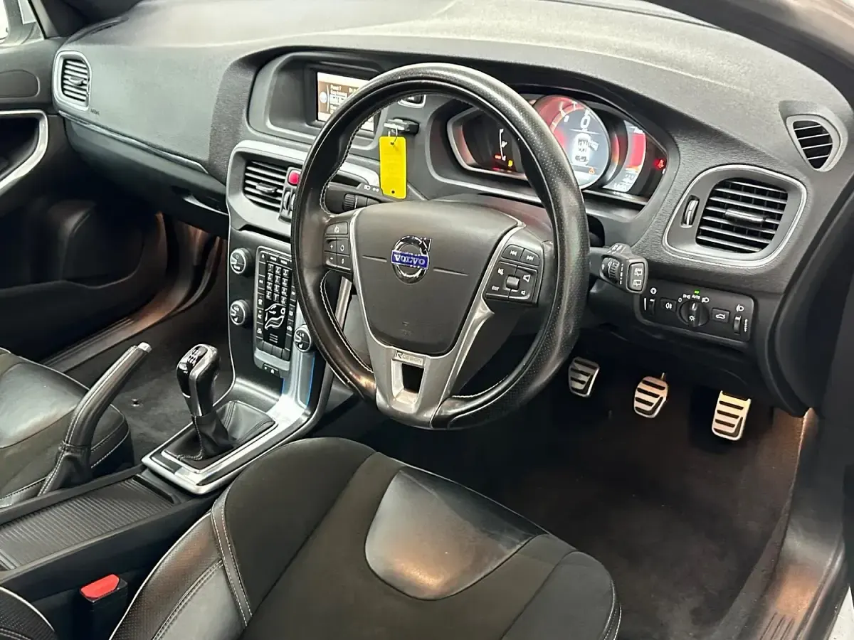 Used Volvo V40 R-Design 2015 White Hatchback