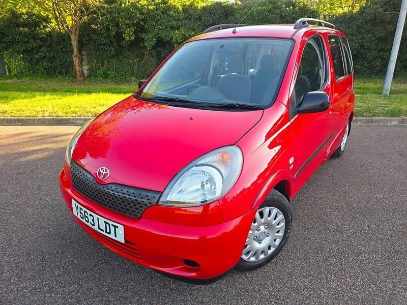 Red Used 2001 Toyota Yaris Verso MPV | £1,480 - Image 1/4