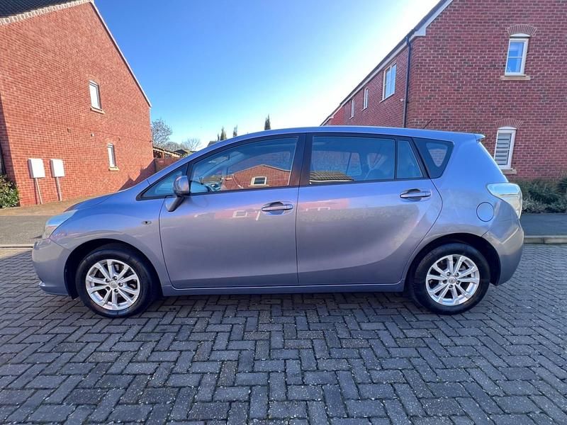 Used Toyota Verso 2010 Blue MPV