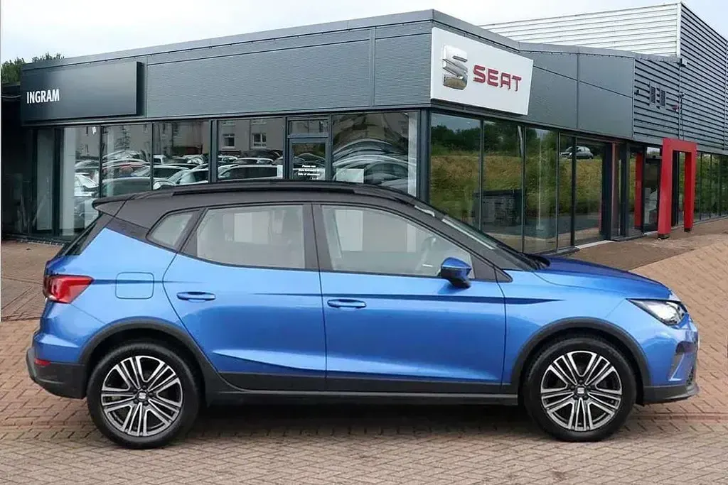 Used Seat Arona SE Technology 94 HP (69 kW) 2022 Blue SUV