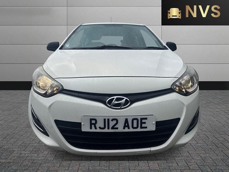 Used Hyundai i20 Classic 2012 White Hatchback