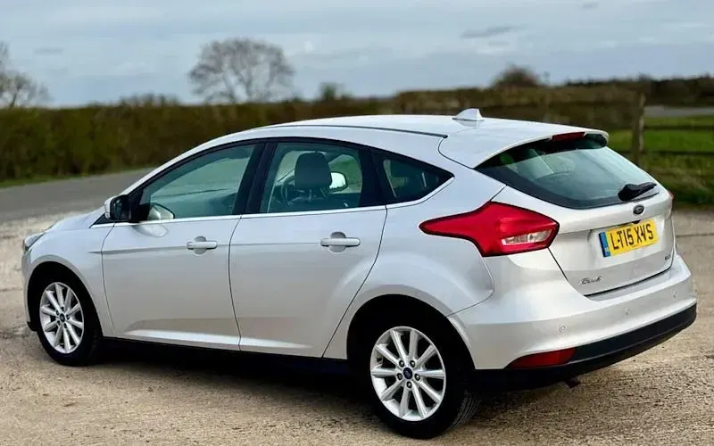 Used Ford Focus Titanium 125 HP (91 kW) 2015 Silver Hatchback