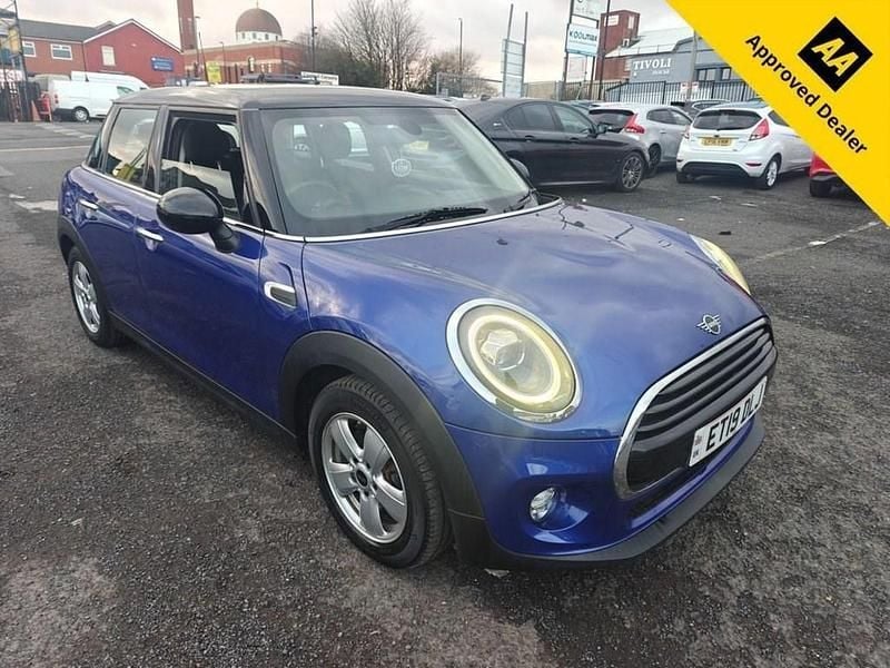 Used Mini Cooper Classic 136 HP (100 kW) 2019 Blue Hatchback