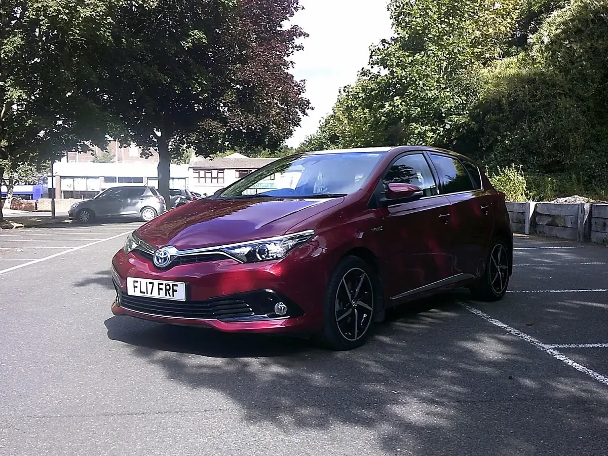 Used Toyota Auris Hybrid Design 2017 Red Hatchback