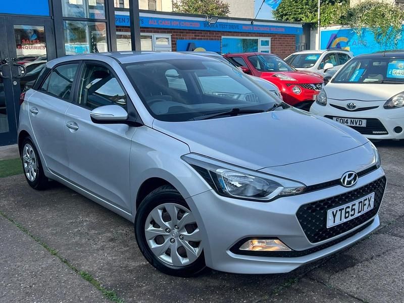 Silver Used 2015 Hyundai i20 Hatchback | £6,880 (Fair price) - Image 1/4
