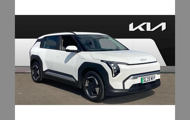 White Used 2025 Kia EV3 Air SUV | £29,495 (Fair price) - Image 1/4