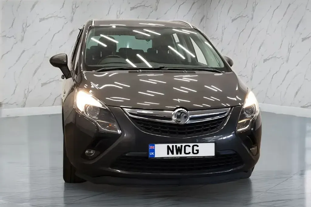 Used Vauxhall Zafira Tourer SRi 140 HP (102 kW) 2015 Grey MPV
