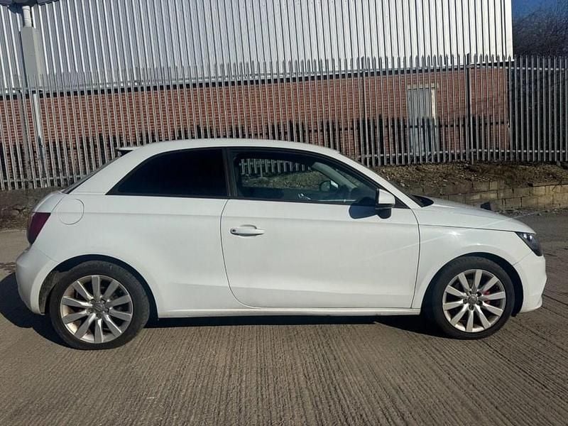 Used Audi A1 Sport 86 HP (63 kW) 2011 White Hatchback