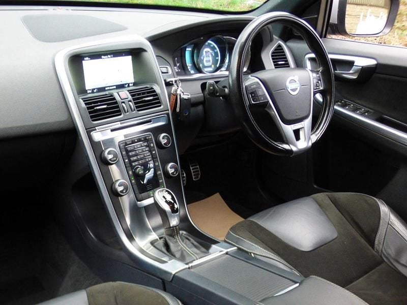 Used Volvo XC60 R-Design 190 HP (139 kW) 2015 Grey SUV