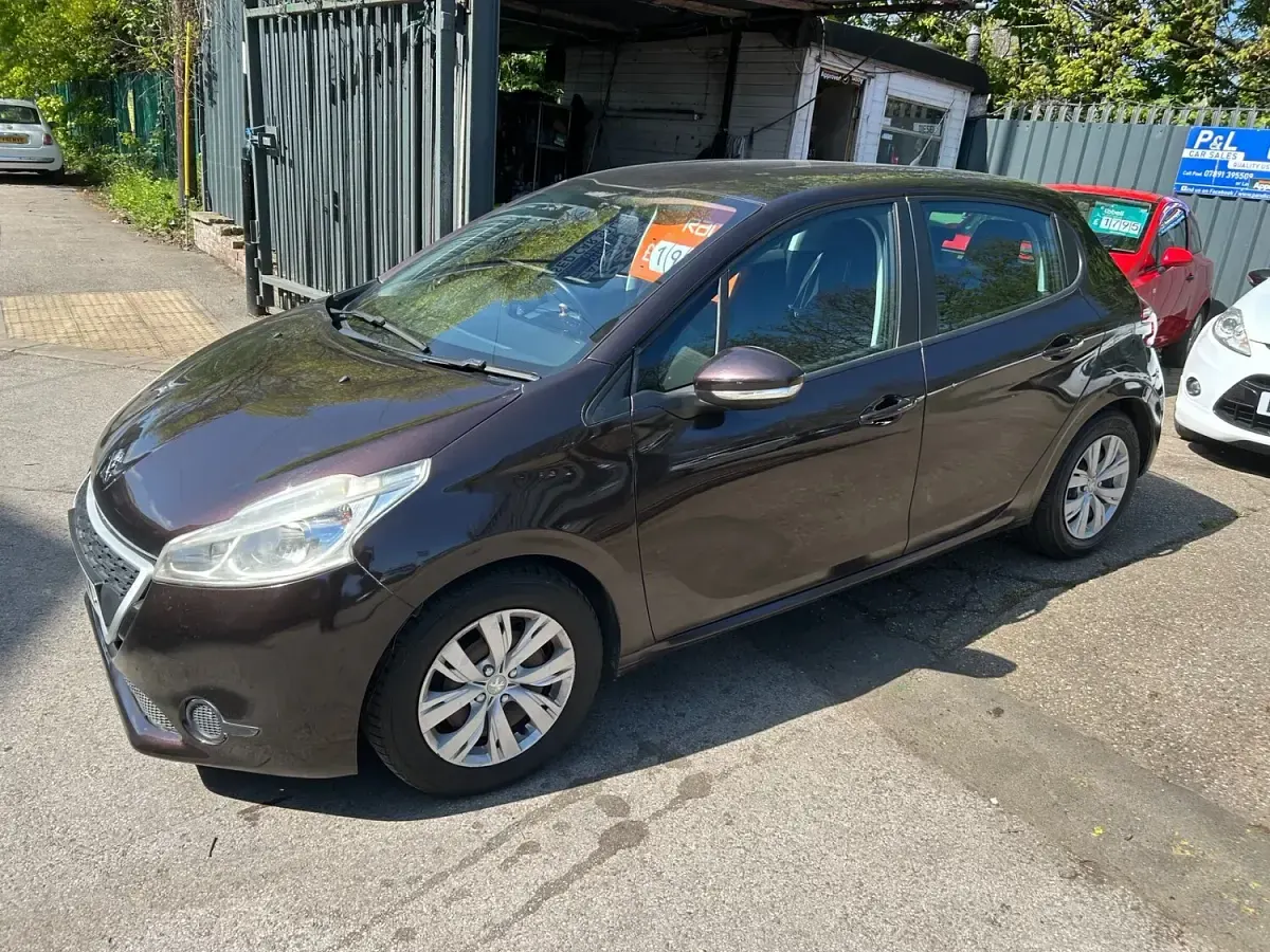 Used Peugeot 208 Access 82 HP (60 kW) 2013 Red Hatchback