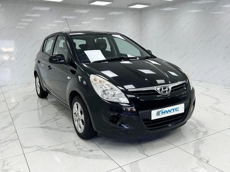 Used Hyundai i20 Comfort 77 HP (56 kW) 2011 Black Hatchback