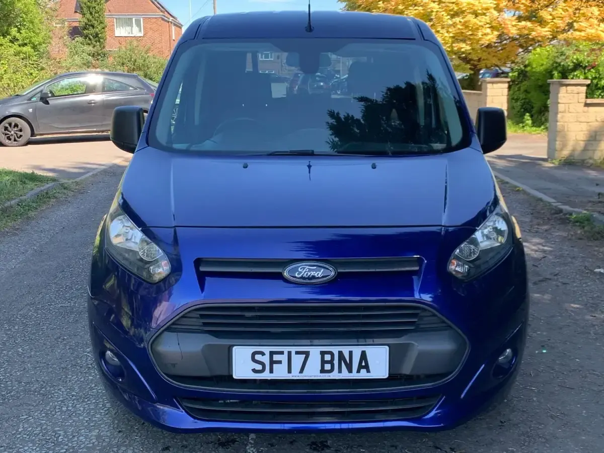 Usado Ford Tourneo Connect Zetec 120 HP (88 kW) 2017 Azul Monovolume