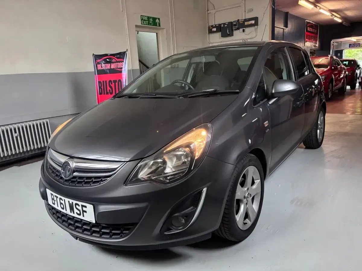 Usado Vauxhall Corsa 100 HP (73 kW) 2012 Cinzento Citadino