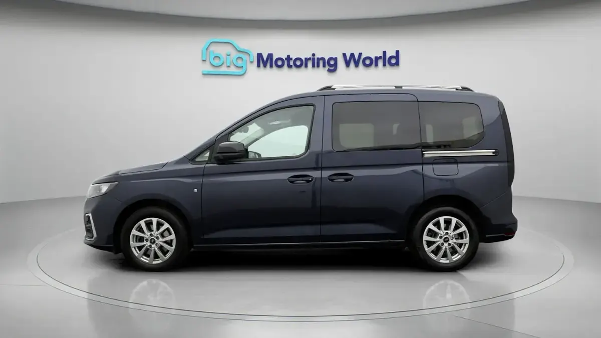 Used Ford Tourneo Connect Titanium 122 HP (89 kW) 2023 Blue MPV