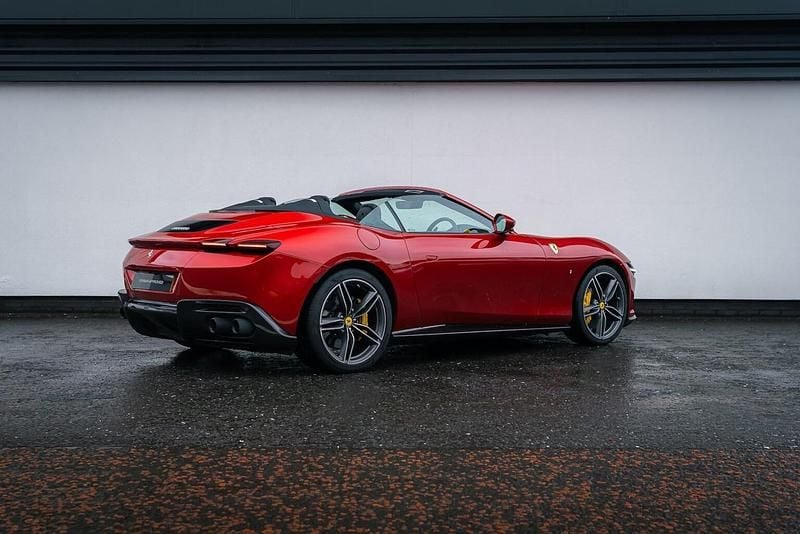 Used Ferrari Roma 620 HP (456 kW) 2025 Red Cabriolet