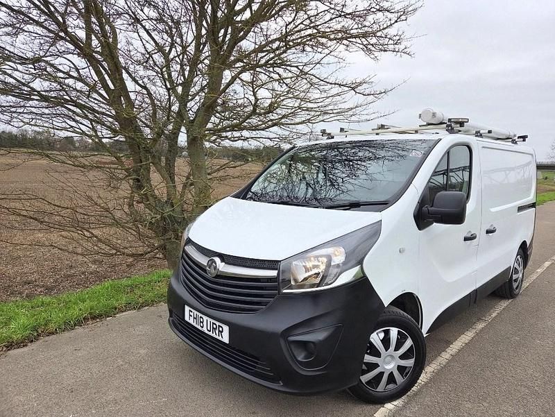 Second-hand Vauxhall Vivaro 95 CP (69 kW) 2018 Alb Monovolum