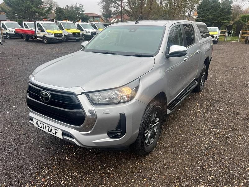 Used Toyota HiLux 147 HP (108 kW) 2021 Silver Pickup