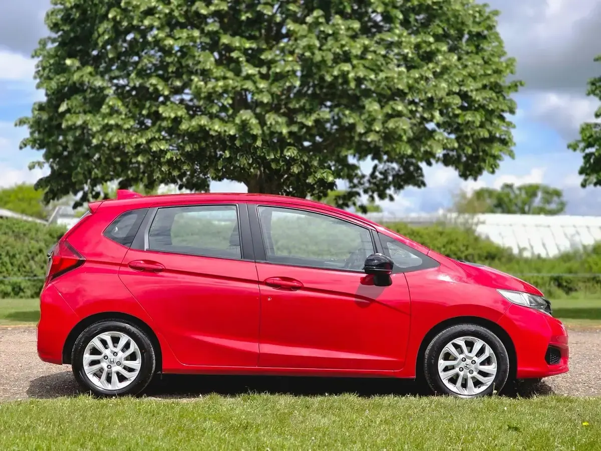 Used Honda Jazz SE 102 HP (75 kW) 2018 Red Hatchback