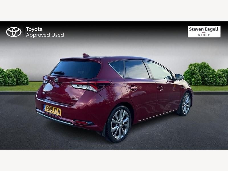 Used Toyota Auris Hybrid 136 HP (100 kW) 2018 Red Hatchback