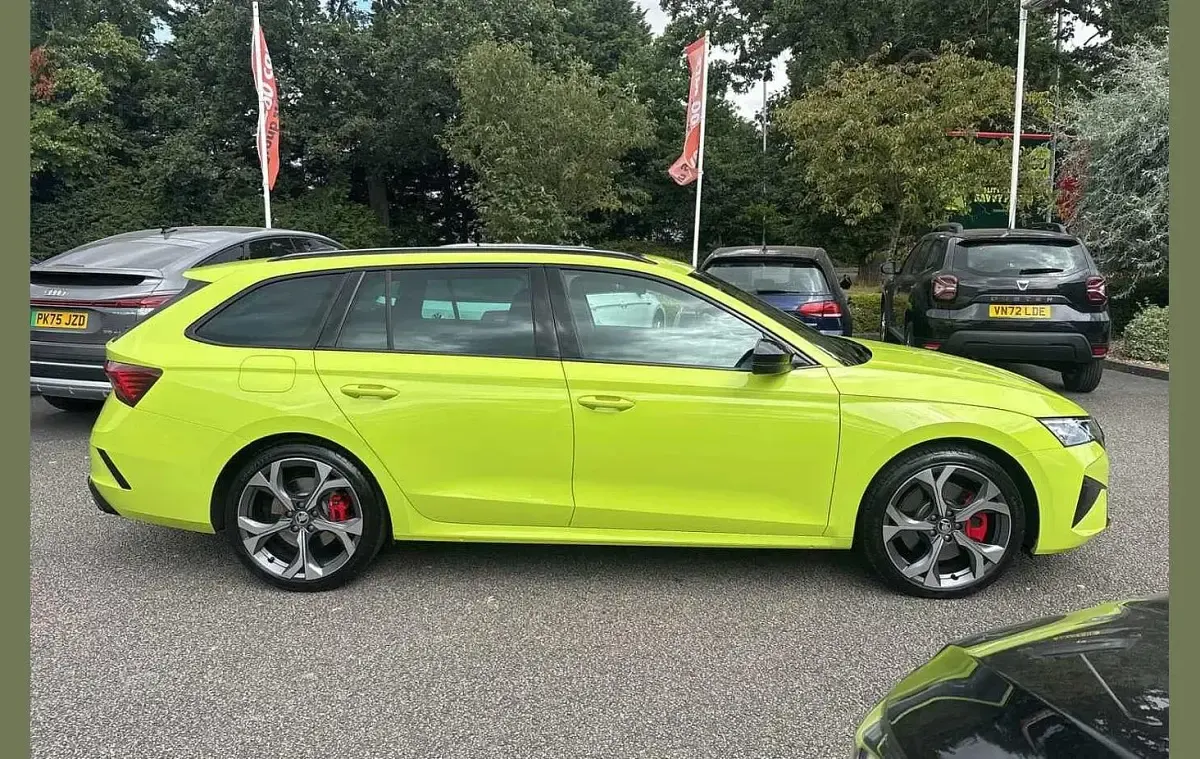 Used Skoda Octavia vRS 265 HP (194 kW) 2026 Hyper green Estate