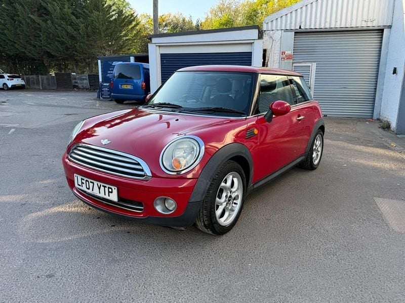 Używany Mini Cooper Hatch 2007 Czerwony Hatchback