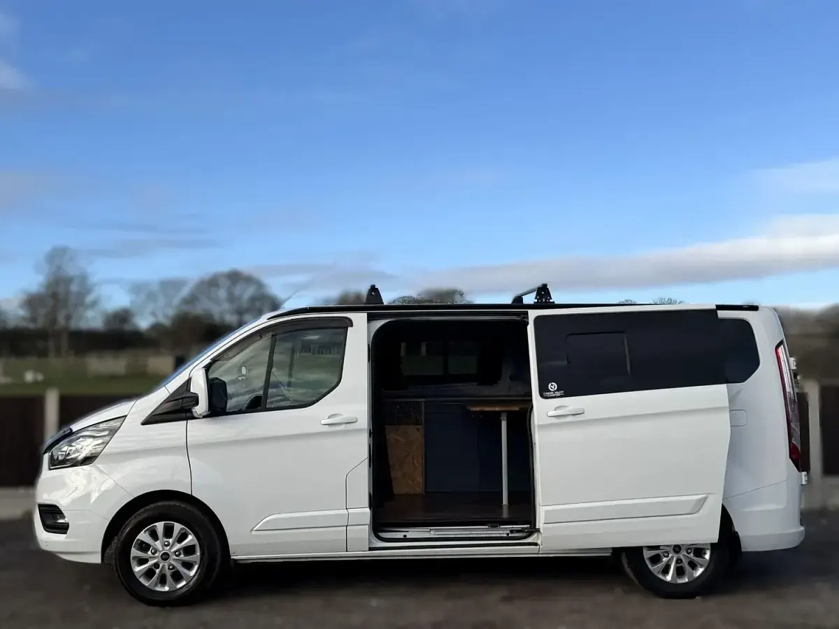 Used Ford Transit Custom Limited 130 HP (95 kW) 2018 White Van