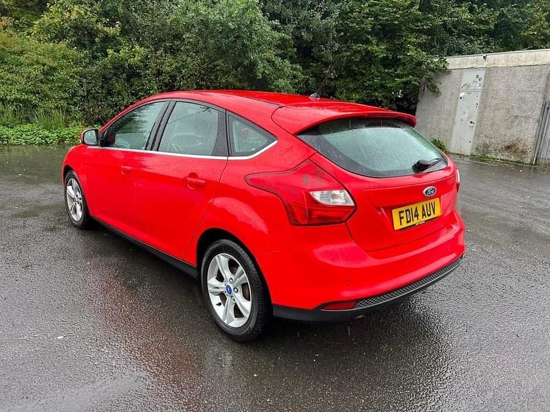 Gebraucht Ford Focus Zetec 115 PS (84 kW) 2014 Rot Kleinwagen