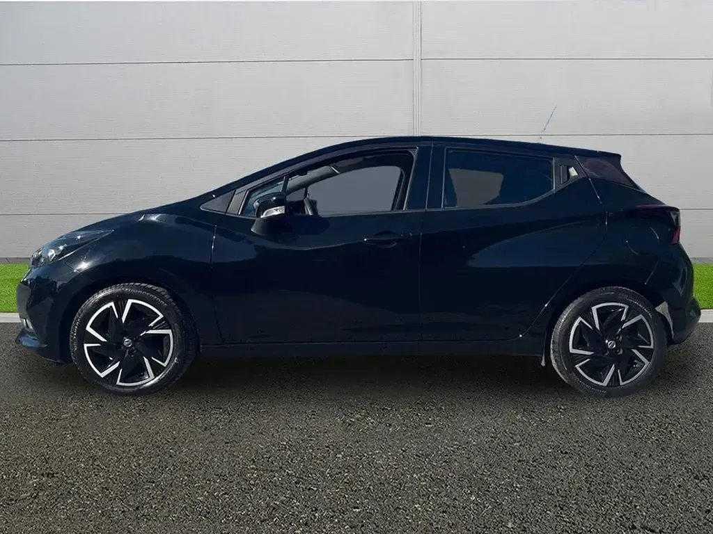 Używany Nissan Micra Acenta 92 KM (67 kW) 2021 Czarny Hatchback