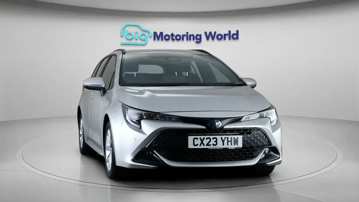 Used Toyota Corolla 140 HP (102 kW) 2023 Silver Estate