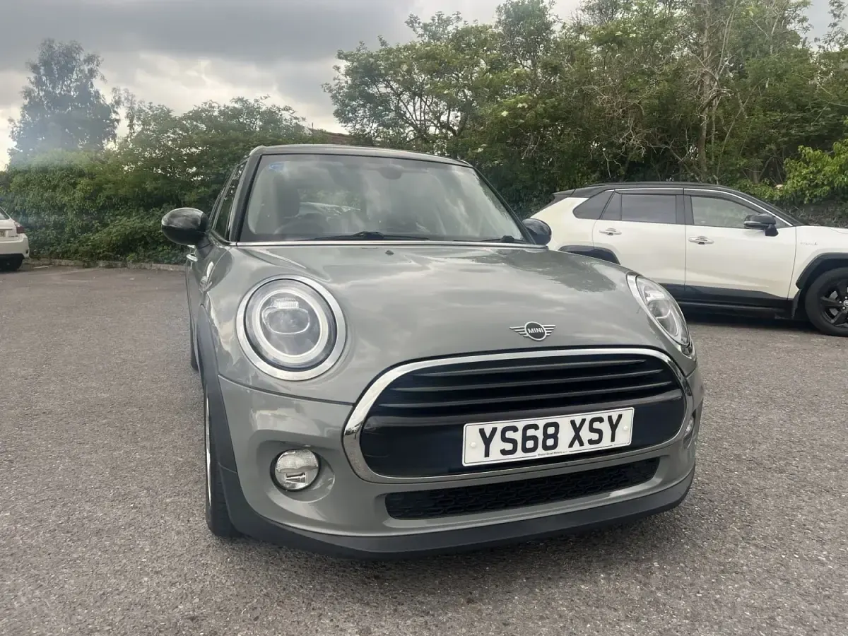 Usado Mini Cooper Classic 2018 Gris Utilitario