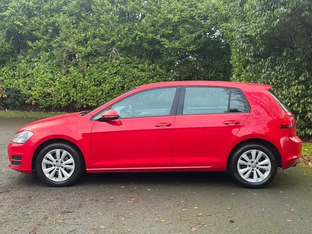 Used VW Golf VII SE 122 HP (89 kW) 2014 Red Hatchback