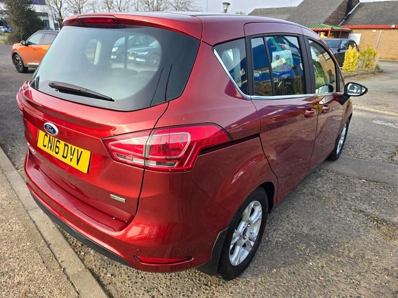 Usado Ford B-MAX Zetec 100 HP (73 kW) 2016 Vermelho Monovolume