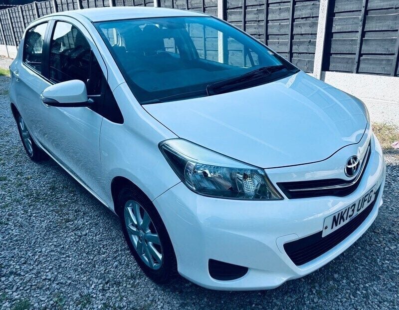 White Used 2013 Toyota Yaris Hatchback | £4,499 (Fair price) - Image 1/4