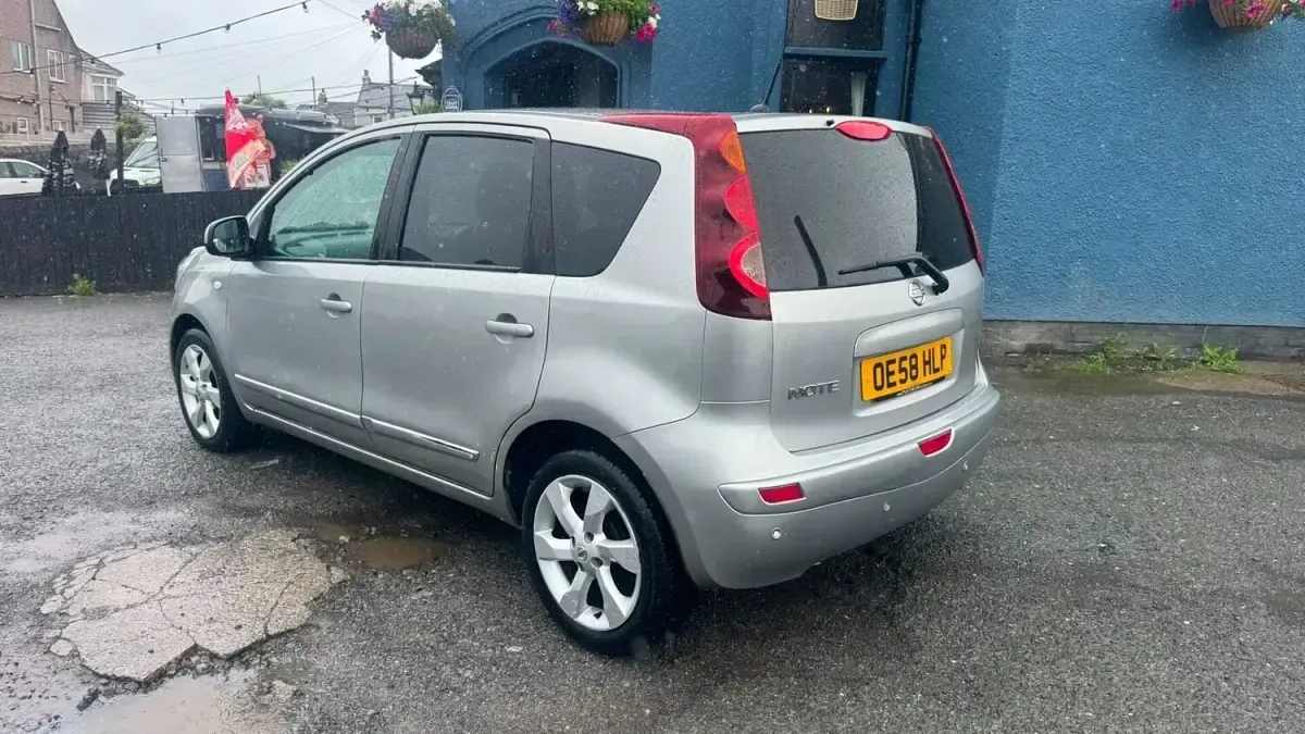 Used Nissan Note Tekna 110 HP (80 kW) 2009 Silver Hatchback