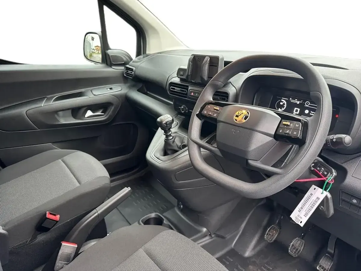 Used Vauxhall Combo S 101 HP (74 kW) 2025 White MPV